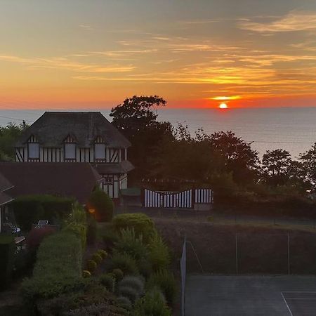 Apartamento Appart Lumineux Avec Vue Sur Mer A 180 Degres Trouville-sur-Mer Exterior foto