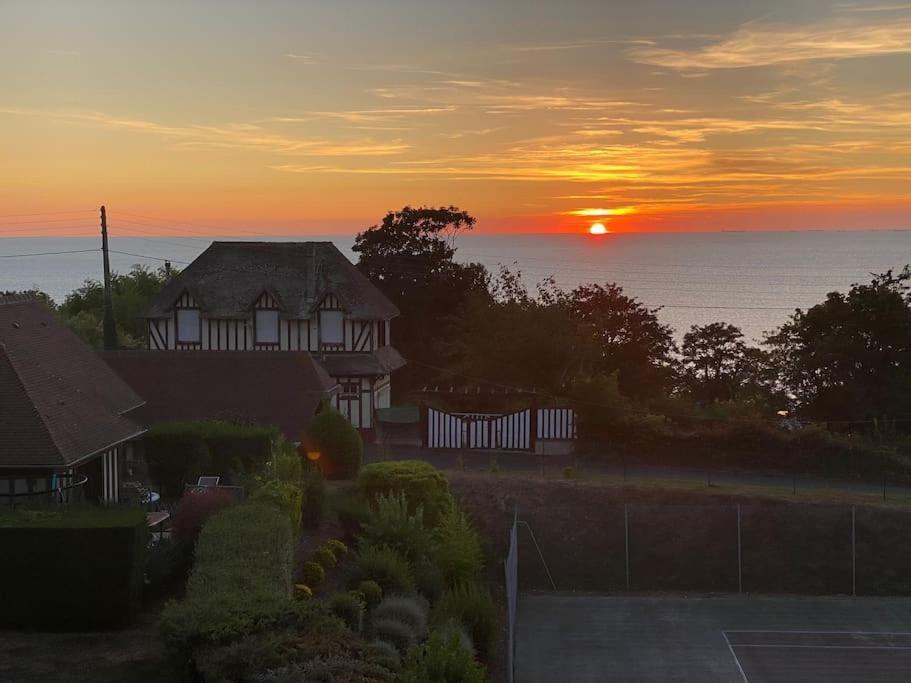 Apartamento Appart Lumineux Avec Vue Sur Mer A 180 Degres Trouville-sur-Mer Exterior foto