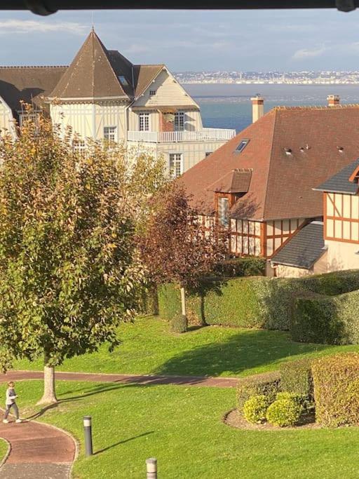 Apartamento Appart Lumineux Avec Vue Sur Mer A 180 Degres Trouville-sur-Mer Exterior foto