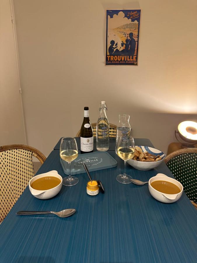 Apartamento Appart Lumineux Avec Vue Sur Mer A 180 Degres Trouville-sur-Mer Exterior foto